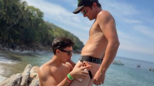 colby-chambers-mickey-knox-bareback-paradise-fuck